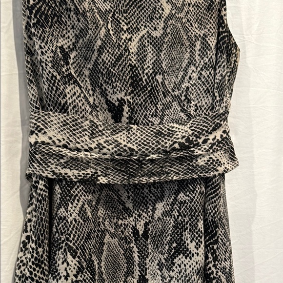 Express snake print Sleeveless Blouse / top / Shirt, Large - Picture 6 of 12